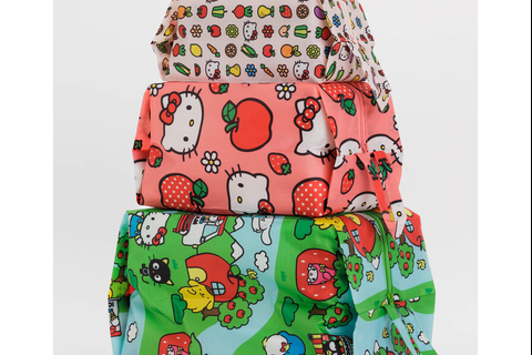 1418-hello-kitty-and-friends-x-baggu-3d-zipper-pouch-set-apples-icons-friends–1.png