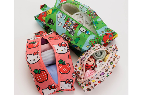 1418-hello-kitty-and-friends-x-baggu-3d-zipper-pouch-set-apples-icons-friends–1.png