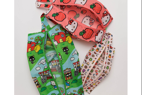 1418-hello-kitty-and-friends-x-baggu-3d-zipper-pouch-set-apples-icons-friends–1.png