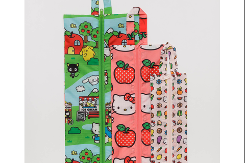 1418-hello-kitty-and-friends-x-baggu-3d-zipper-pouch-set-apples-icons-friends–1.png