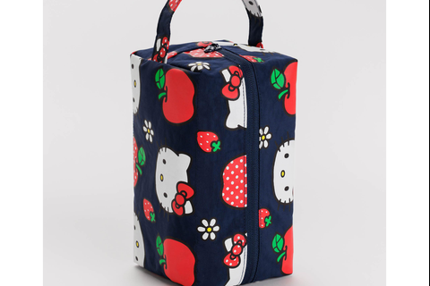 1420-hello-kitty-x-baggu-dopp-kit-apples–1.png