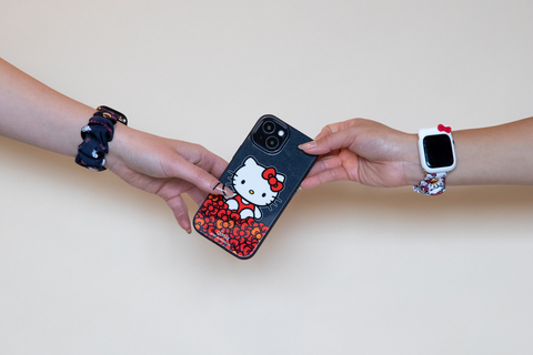 1482-classic-hello-kitty-x-sonix-scrunchie-apple-watch-band-black–1.jpg