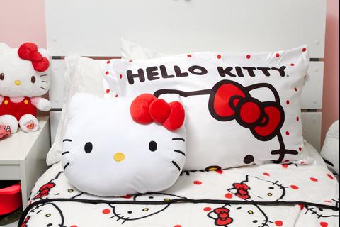 1977-hello-kitty-glam-satin-pillowcase-1.jpg