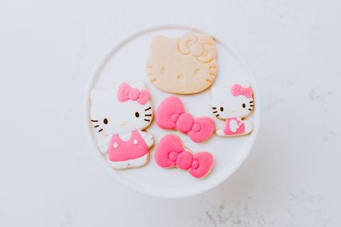 2015-hello-kitty-ultimate-baking-party-set-1.png