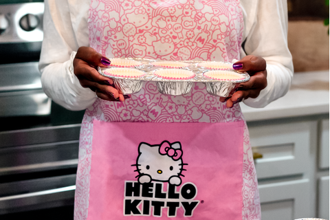 2017-hello-kitty-adult-apron-and-potholder-set-1.png