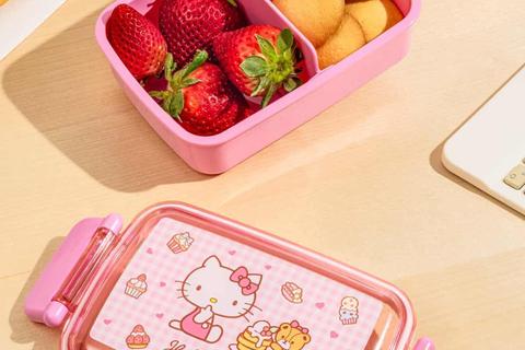 2226-hello-kitty-sweets-bento-box-1.png