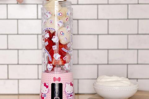 2499-hello-kitty-usb-rechargeable-portable-blender-1.jpg