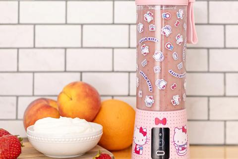 2499-hello-kitty-usb-rechargeable-portable-blender-1.jpg