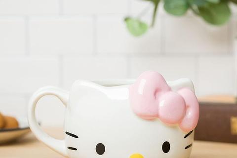 2511-hello-kitty-face-sculpted-mug-pink–1.png