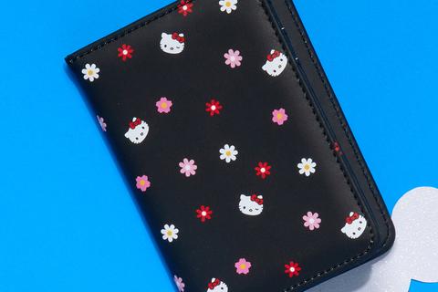 3265-hello-kitty-x-ful-passport-holder-colorful-daisy–1.jpg