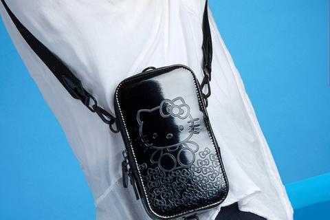 3313-hello-kitty-x-sonix-universal-phone-pouch-black–1.jpg