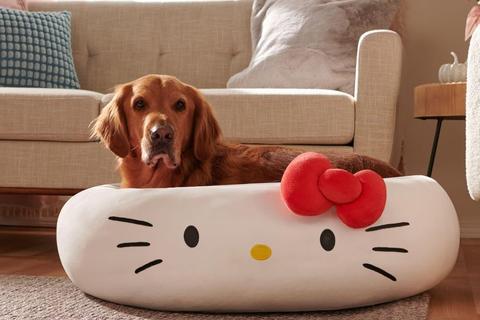 3609-hello-kitty-classic-pet-bolster-bed-large–1.jpg