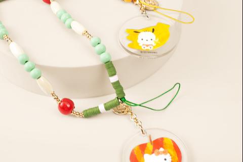 3703-hello-kitty-apple-beaded-charm-mobile-phone-wrist-strap-1.jpg