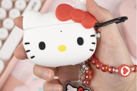 4486-hello-kitty-airpods-case-1.jpg