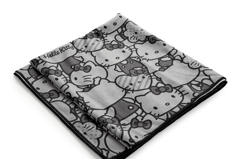 Hello Kitty Bath Towel (Pretty Pose Monochrome Series)