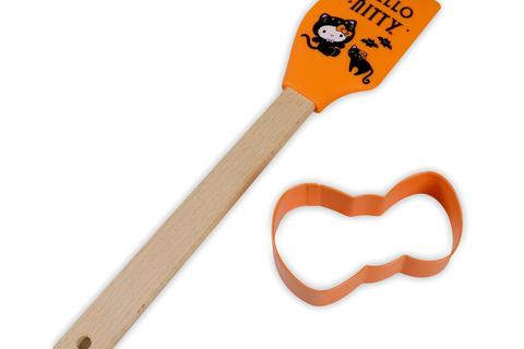 5519-hello-kitty-spooky-cookie-cutter-set-with-spatula-1.jpg