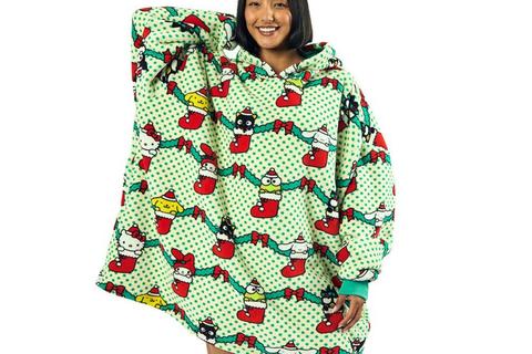 5734-hello-kitty-friends-holiday-stockings-lounge-hoodie-1.jpg