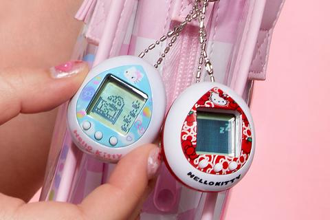 5786-hello-kitty-x-tamagotchi-50th-anniversary-nano-red–1.jpg