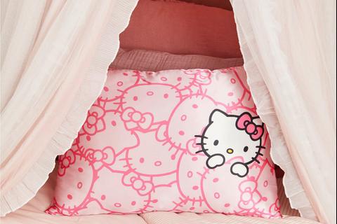 5835-hello-kitty-x-kitsch-faces-pillowcase-pink–1.jpg