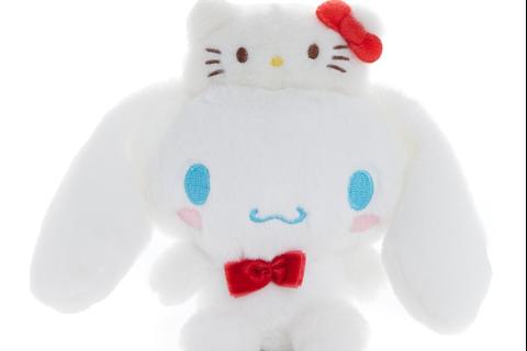 5945-cinnamoroll-mascot-bag-charm-hello-kitty-50th-anniv–1.jpg