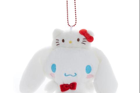 5945-cinnamoroll-mascot-bag-charm-hello-kitty-50th-anniv–1.jpg