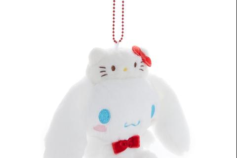 5945-cinnamoroll-mascot-bag-charm-hello-kitty-50th-anniv–1.jpg