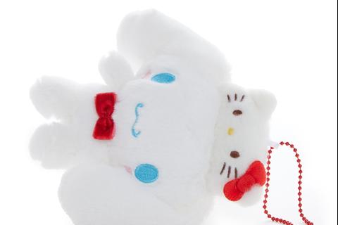 5945-cinnamoroll-mascot-bag-charm-hello-kitty-50th-anniv–1.jpg