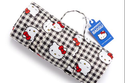 6005-hello-kitty-x-baggu-50th-anniversary-puffy-picnic-blanket-black-gingham–1.jpg