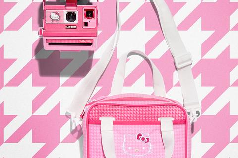 6137-hello-kitty-perfectly-pink-instant-film-camera-bag-1.jpg