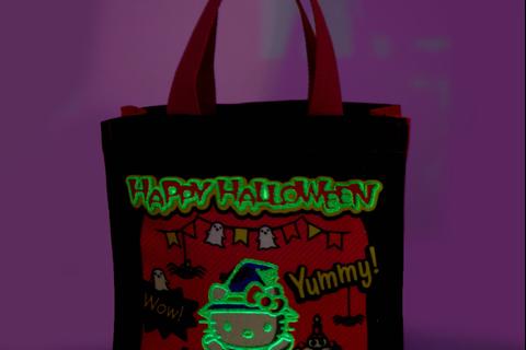 6186-hello-kitty-2024-halloween-glow-in-the-dark-treat-bag-1.jpg