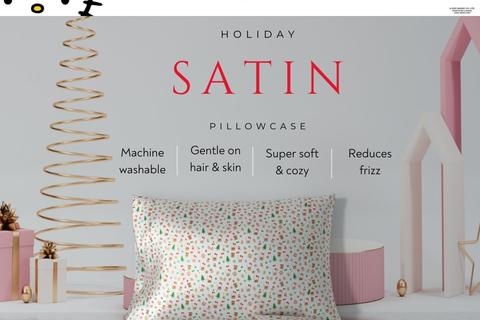 6383-hello-kitty-holiday-satin-pillowcase-1.png