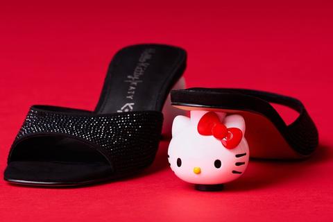 6421-hello-kitty-x-katy-perry-mule-black–1.jpg