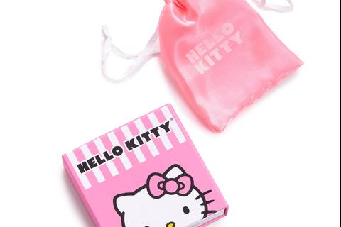 6562-hello-kitty-gold-plated-sparkle-bow-bracelet-1.jpg