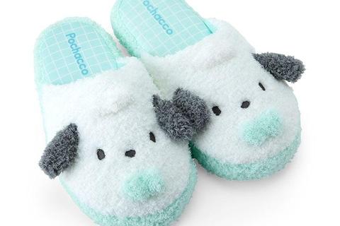 6628-pochacco-cozy-sherpa-adult-slippers-1.jpg