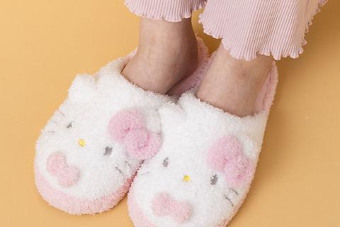 6680-hello-kitty-cozy-sherpa-adult-slippers-1.jpg