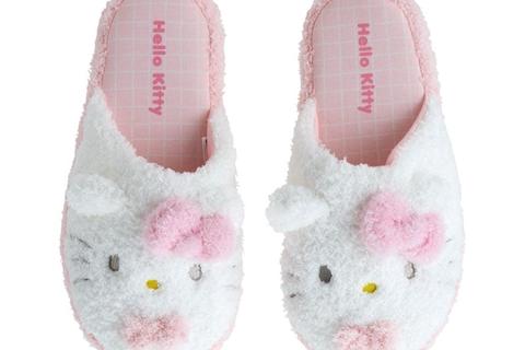 6680-hello-kitty-cozy-sherpa-adult-slippers-1.jpg