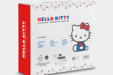 6758-hello-kitty-classic-fc-11-35mm-camera-bag-and-film-gift-box-1.jpg