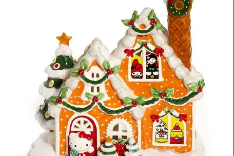 6971-hello-kitty-and-friends-ceramic-gingerbread-candle-house-1.jpg