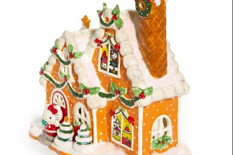 6971-hello-kitty-and-friends-ceramic-gingerbread-candle-house-1.jpg