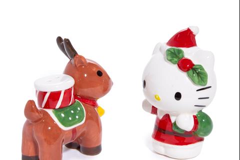 6977-hello-kitty-ceramic-holiday-salt-pepper-set-reindeer-friend–1.jpg