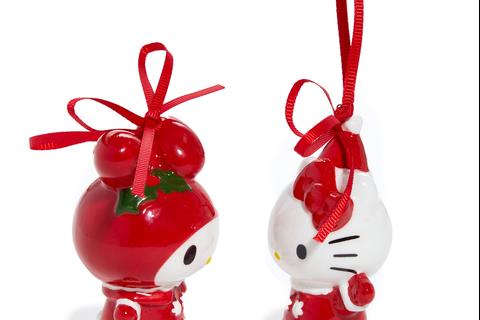 6981-hello-kitty-and-my-melody-2-pc-holiday-ceramic-ornament-set-santa-suit–1.jpg