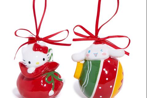 6983-hello-kitty-and-cinnamoroll-2-pc-holiday-ceramic-ornament-set-red–1.jpg