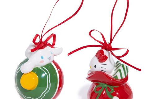 6983-hello-kitty-and-cinnamoroll-2-pc-holiday-ceramic-ornament-set-red–1.jpg