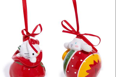 6983-hello-kitty-and-cinnamoroll-2-pc-holiday-ceramic-ornament-set-red–1.jpg