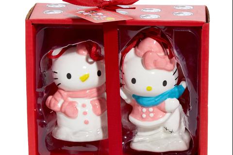 6987-hello-kitty-2-pc-holiday-ceramic-ornament-set-winter-play–1.jpg