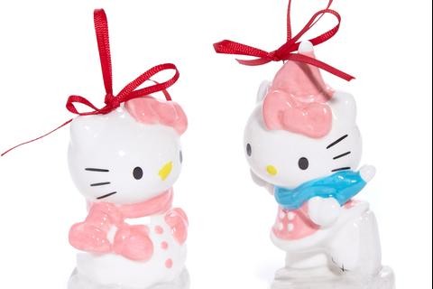 6987-hello-kitty-2-pc-holiday-ceramic-ornament-set-winter-play–1.jpg