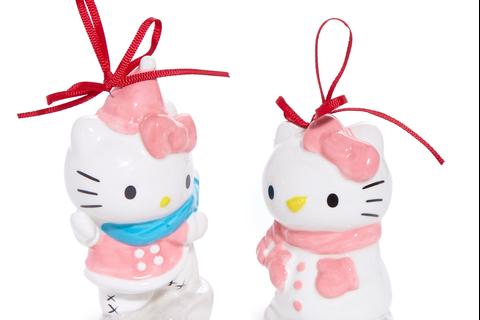 6987-hello-kitty-2-pc-holiday-ceramic-ornament-set-winter-play–1.jpg