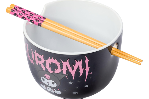 6993-kuromi-ceramic-ramen-bowl-and-chopstick-set-metal-logo–1.png