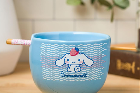 6995-cinnamoroll-ceramic-ramen-bowl-and-chopstick-set-strawberry-pose–1.png