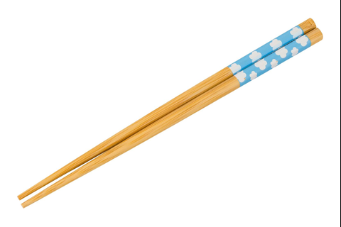 7001-hello-kitty-ceramic-ramen-bowl-and-chopstick-set-clouds–1.png